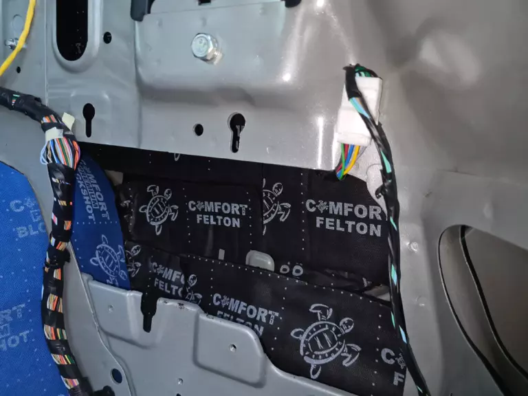 Шумоизоляция багажника Chevrolet Captiva-13