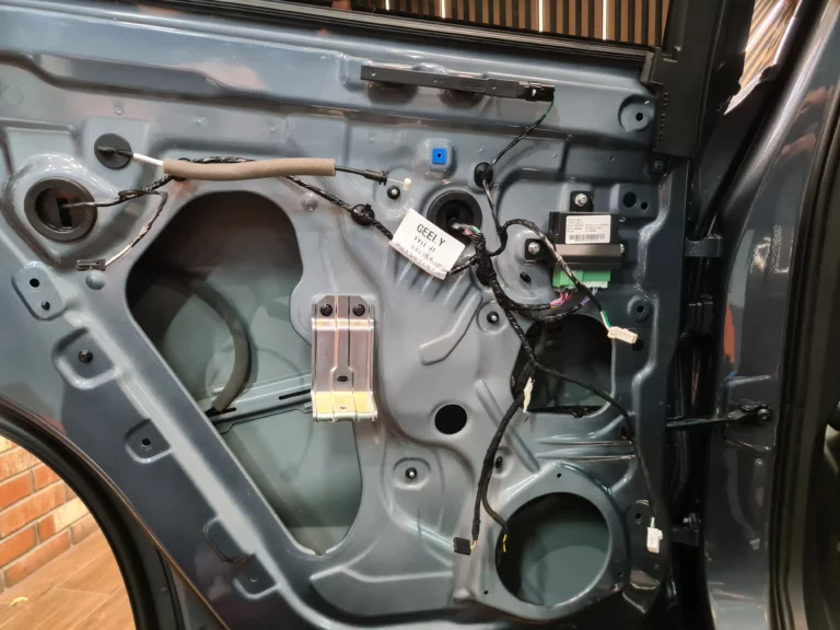 Шумоизоляция дверей Geely Tugella-3