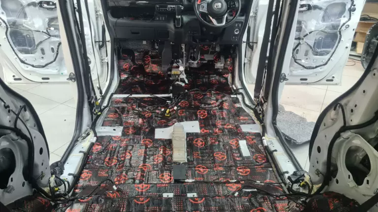 Шумоизоляция пола Honda N-BOX-2