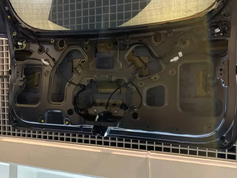 Шумоизоляция-багажника-KIA Carnival 2022-4