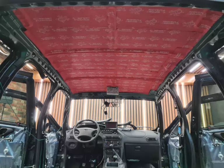 Шумоизоляция крыши LADA Niva Travel-3