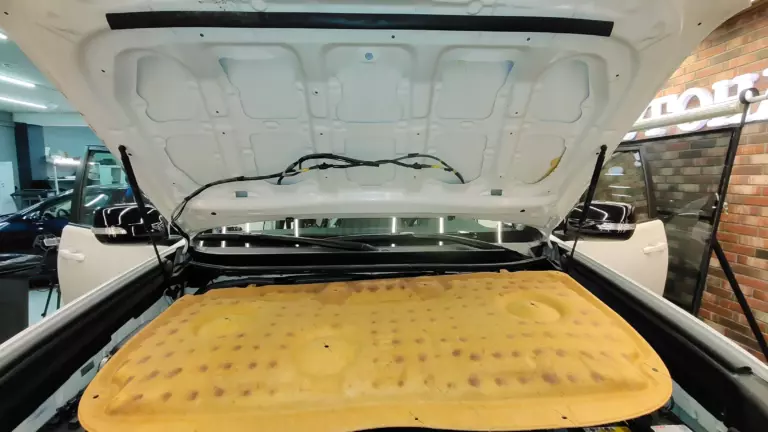 Шумоизоляция капота Land Cruiser PradoLand Cruiser Prado-1