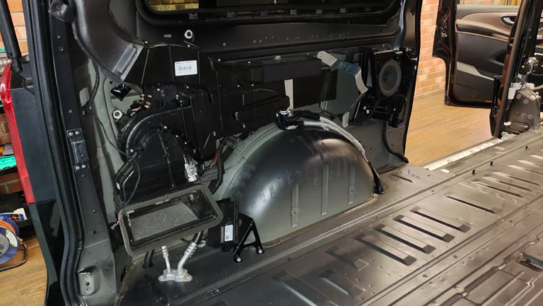 Шумоизоляция багажника Mercedes-Benz V - class-6