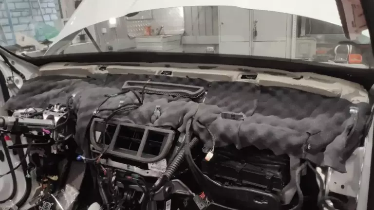 Шумоизоляция торпедо Skoda Kodiaq-3