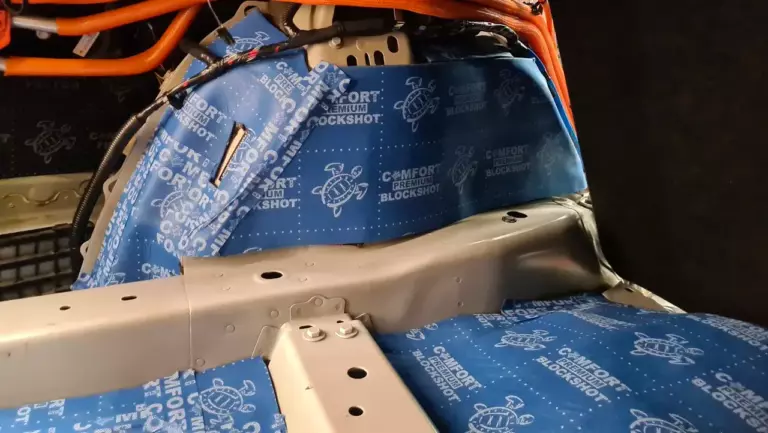 Шумоизоляция багажника Tesla Model 3-2