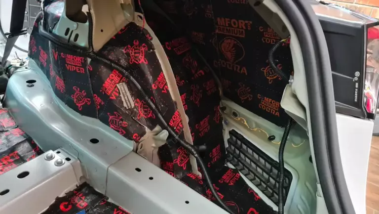 Шумоизоляция багажника Tesla Model 3-4