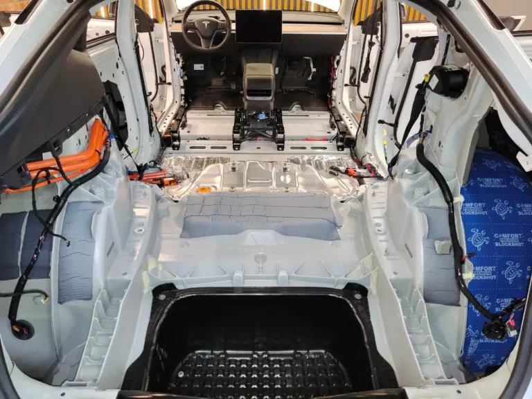 Шумоизоляция пола Tesla Model Y-1