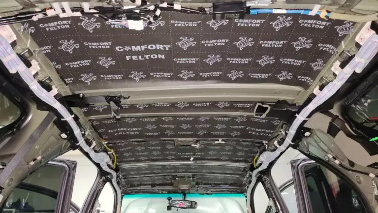 Шумоизоляция потолка автомобиля Toyota