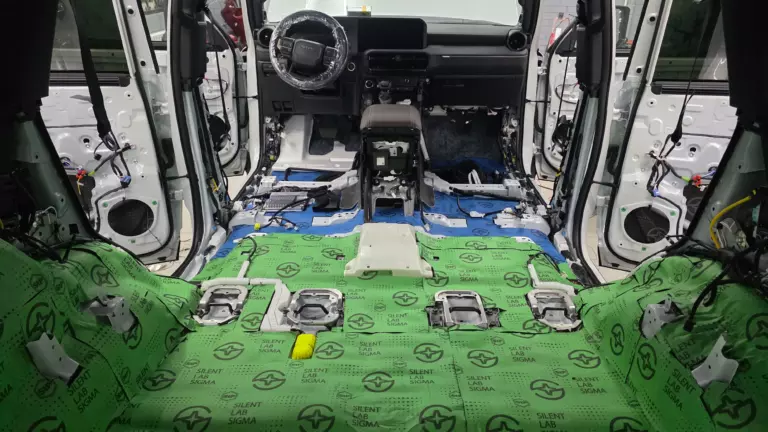 Шумоизоляция пола Toyota Land Cruiser Prado-3