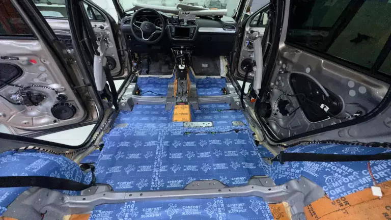 Шумоизоляция пола Volkswagen Tiguan-3