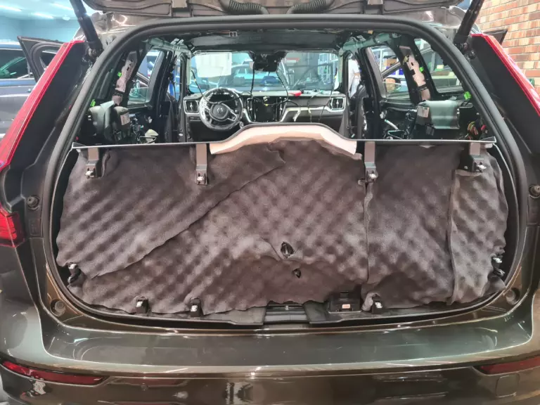 Шумоизоляция дверей Volvo V60-10