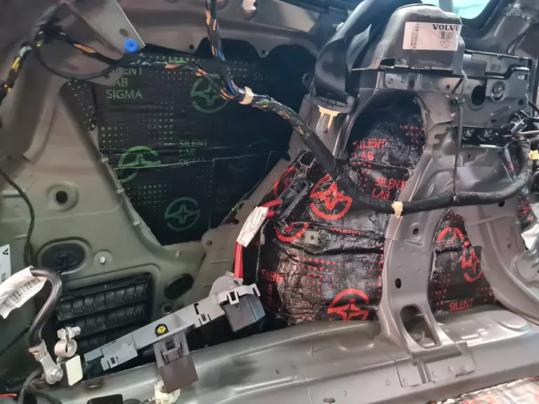 Шумоизоляция багажника Volvo V60-5