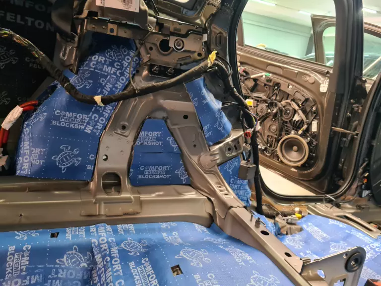 Шумоизоляция багажника Volvo V60-8
