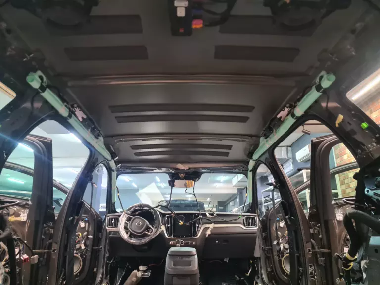 Шумоизоляция крыши Volvo V60-1
