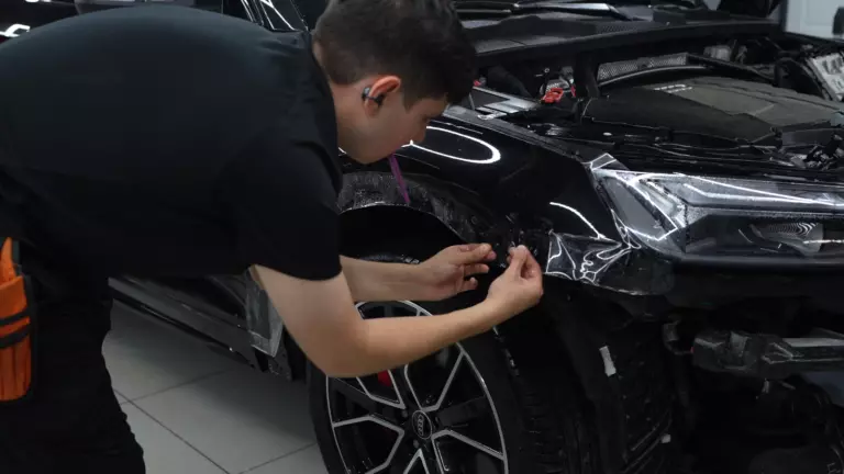 Оклейка переднего крыла Audi Q5-3