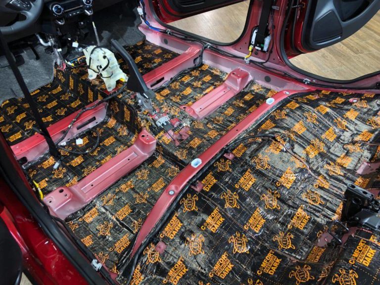 Пример шумоизоляции пола KIA RIO X-Line