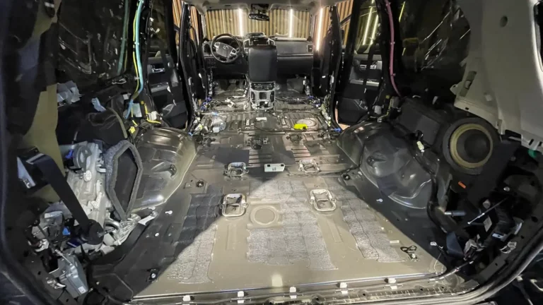 Шумоизоляция пола Land-Cruiser-200-2013-1