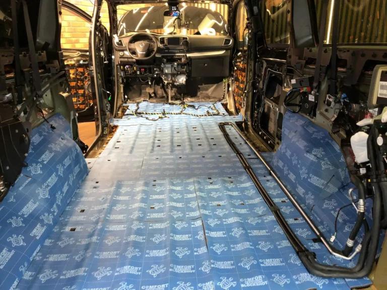 Шумоизоляция Opel Zafira пол 3