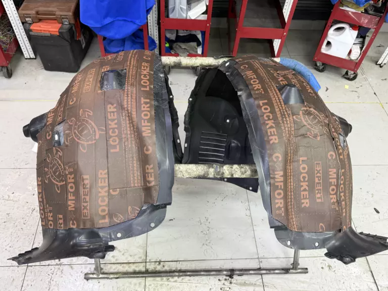 Шумоизоляция арок Tesla Model 3-6
