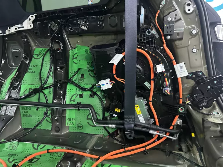 Шумоизоляция багажника Lynk & Co 900-6