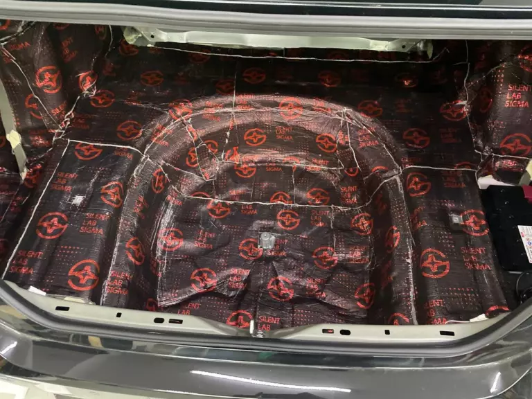 Шумоизоляция багажника Toyota Camry