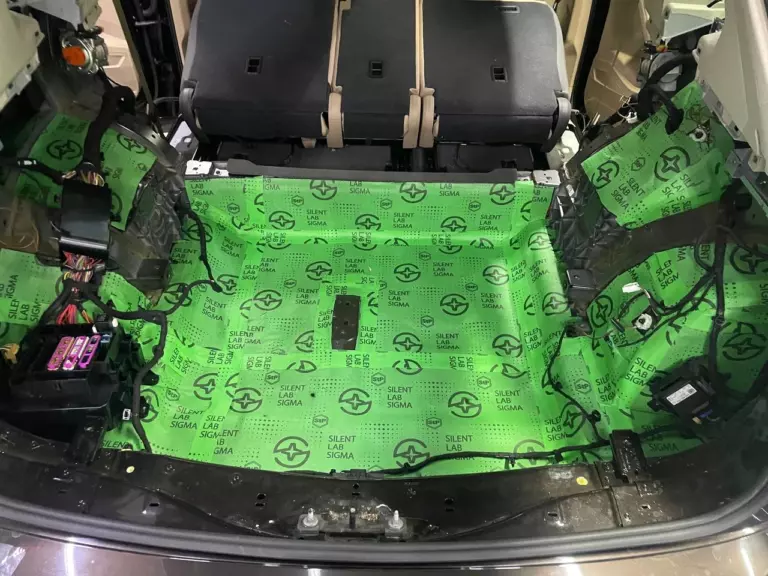 Шумоизоляция багажника Volkswagen Touareg-7