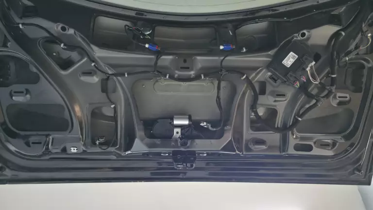 Шумоизоляция дверей Cadillac XT5-5