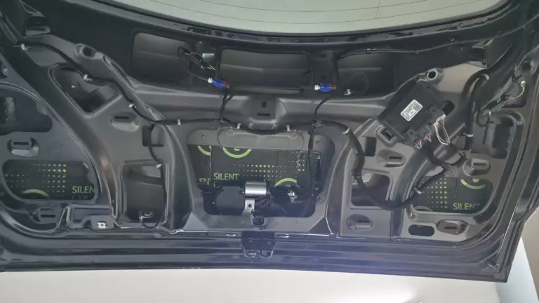 Шумоизоляция дверей Cadillac XT5-6