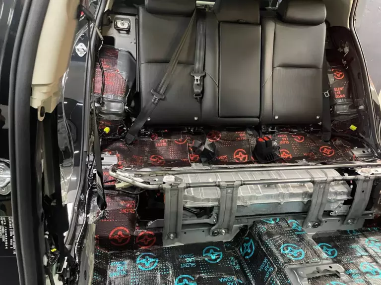 Шумоизоляция пола Toyota Camry-3