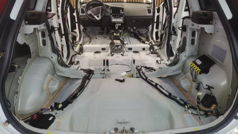 Шумоизоляция пола Volvo XC60-1