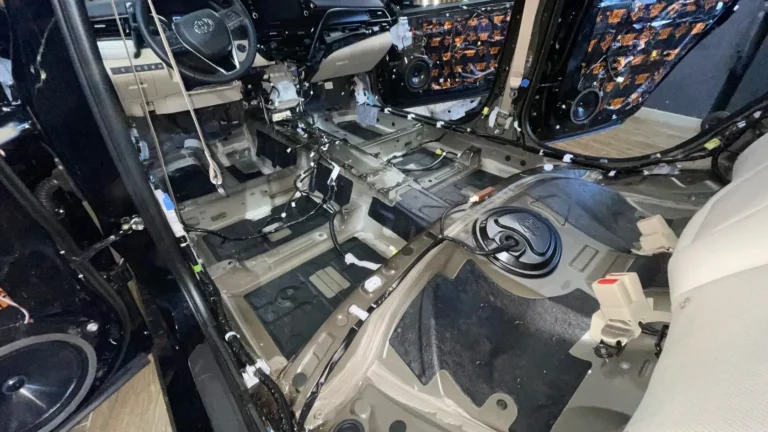 Шумоизоляция пола Toyota-Camry-2021-1